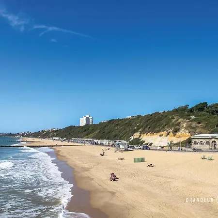 Bournecoast - Stylish Flat With Balcony - Sea Glimpses - 10 Min Walk To Beach - Parking - Wifi - Fm8406 Bournemouth Exterior photo