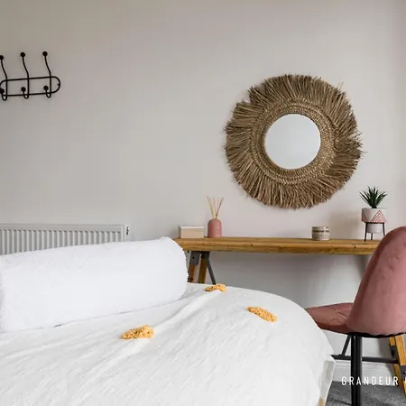 Bournecoast - Stylish Flat With Balcony - Sea Glimpses - 10 Min Walk To Beach - Parking - Wifi - Fm8406 Bournemouth Exterior photo
