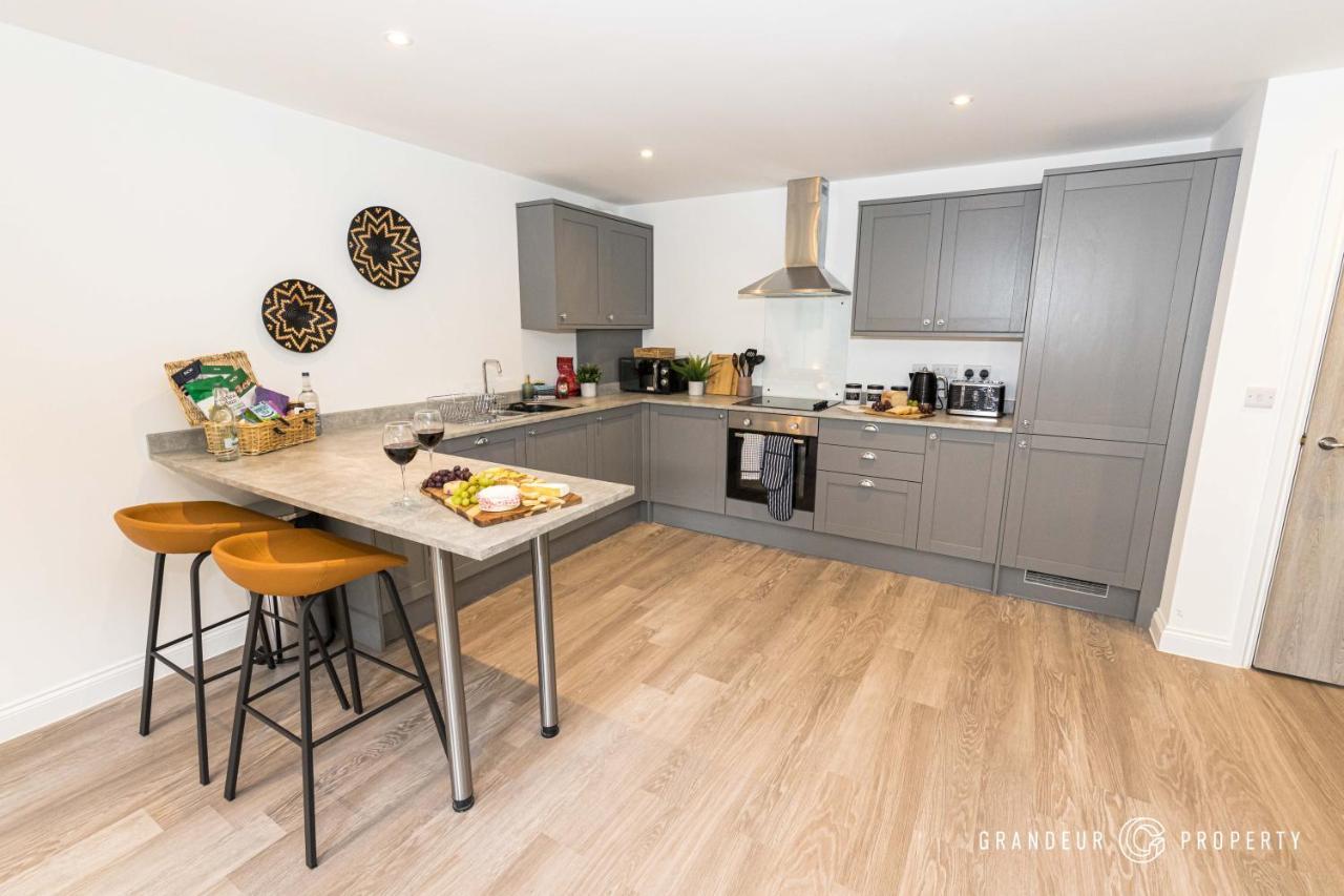 Bournecoast - Stylish Flat With Balcony - Sea Glimpses - 10 Min Walk To - Parking - Wifi - Fm8406 Appartement Bournemouth